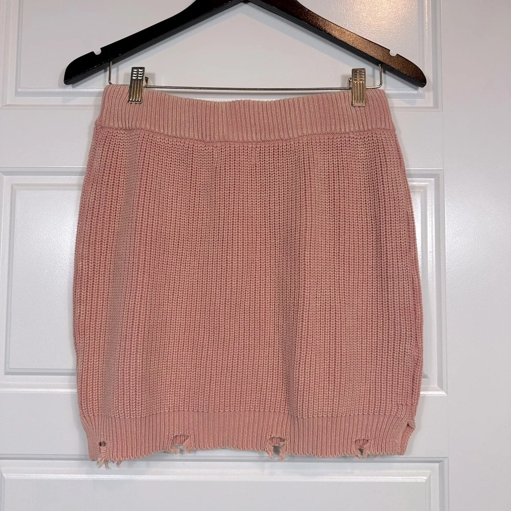 Mable Julia Distressed Raw Hem Knit Sweater Mini Skirt in Salmon Size Medium - Picture 4 of 10